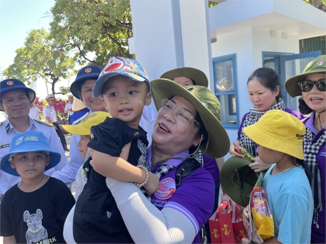 Nghĩa tình Thành phố Hồ Chí Minh – Trường Sa, nhà giàn DK1 (3/5/2023)